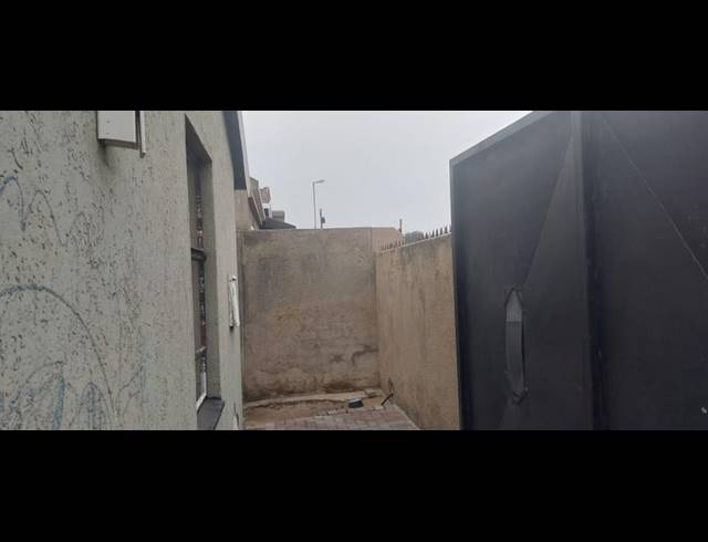 3 BEDROOM HOUSE FOR SALE IN PIMVILLE ZONE 6